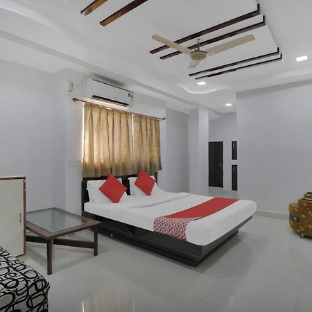 Hotel O Rudra Palace Ahmedabad Bagian luar foto