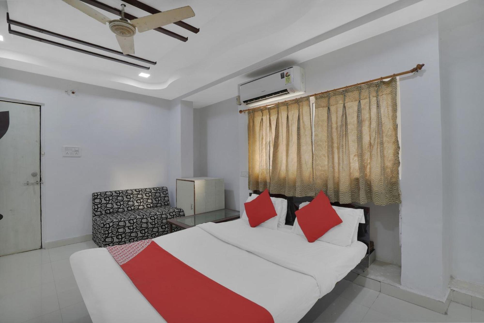 Hotel O Rudra Palace Ahmedabad Bagian luar foto