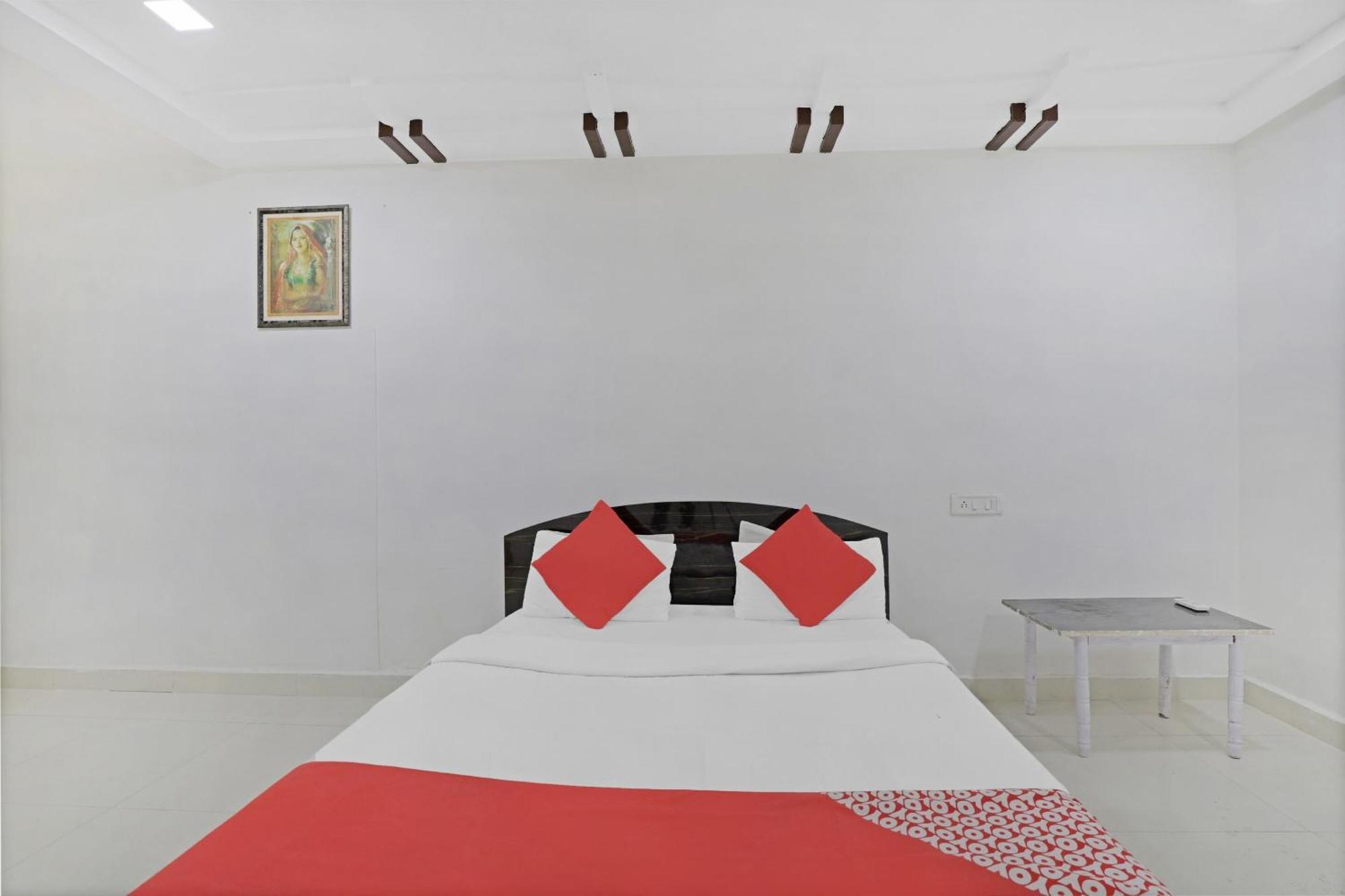 Hotel O Rudra Palace Ahmedabad Bagian luar foto