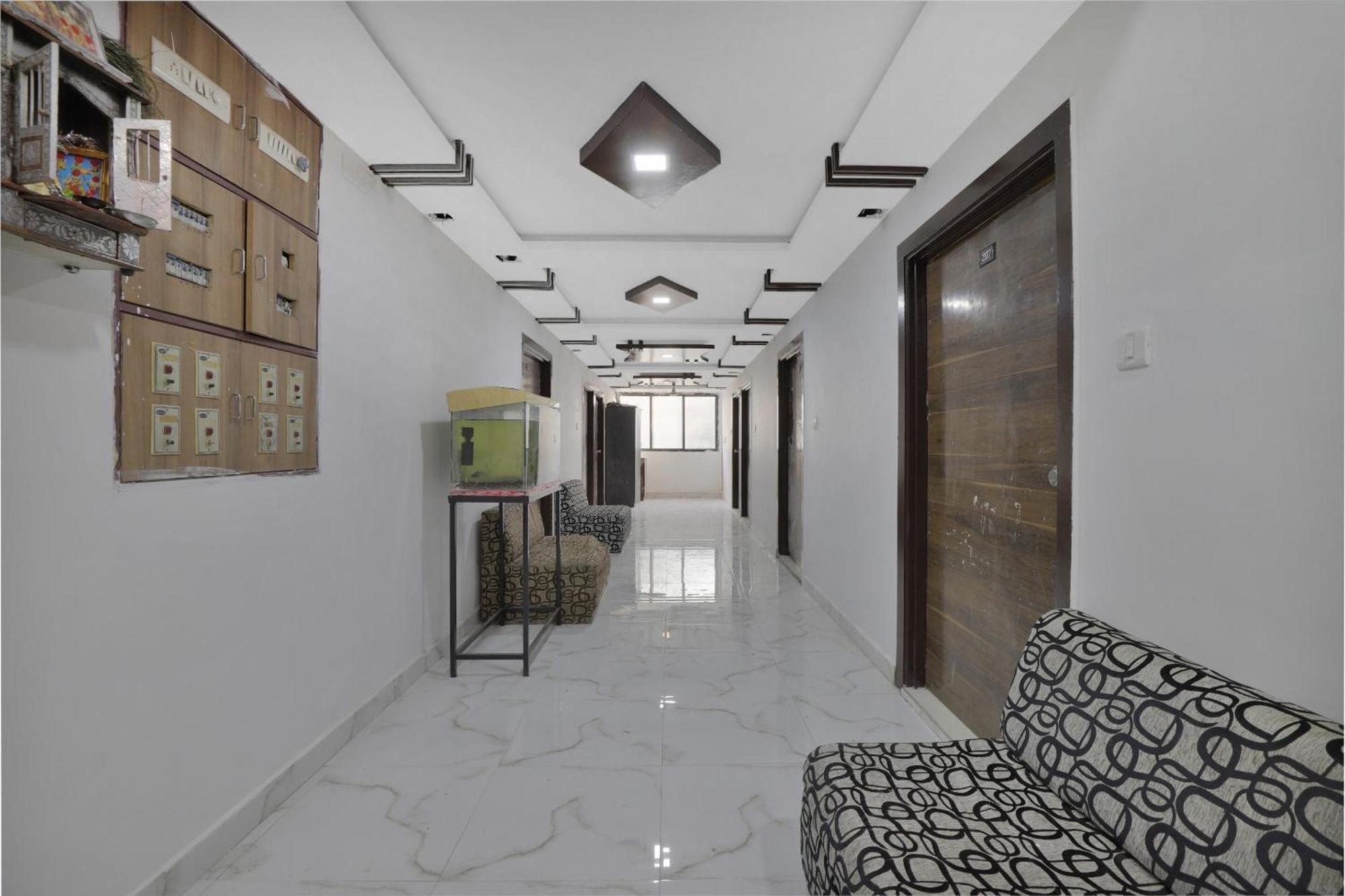 Hotel O Rudra Palace Ahmedabad Bagian luar foto